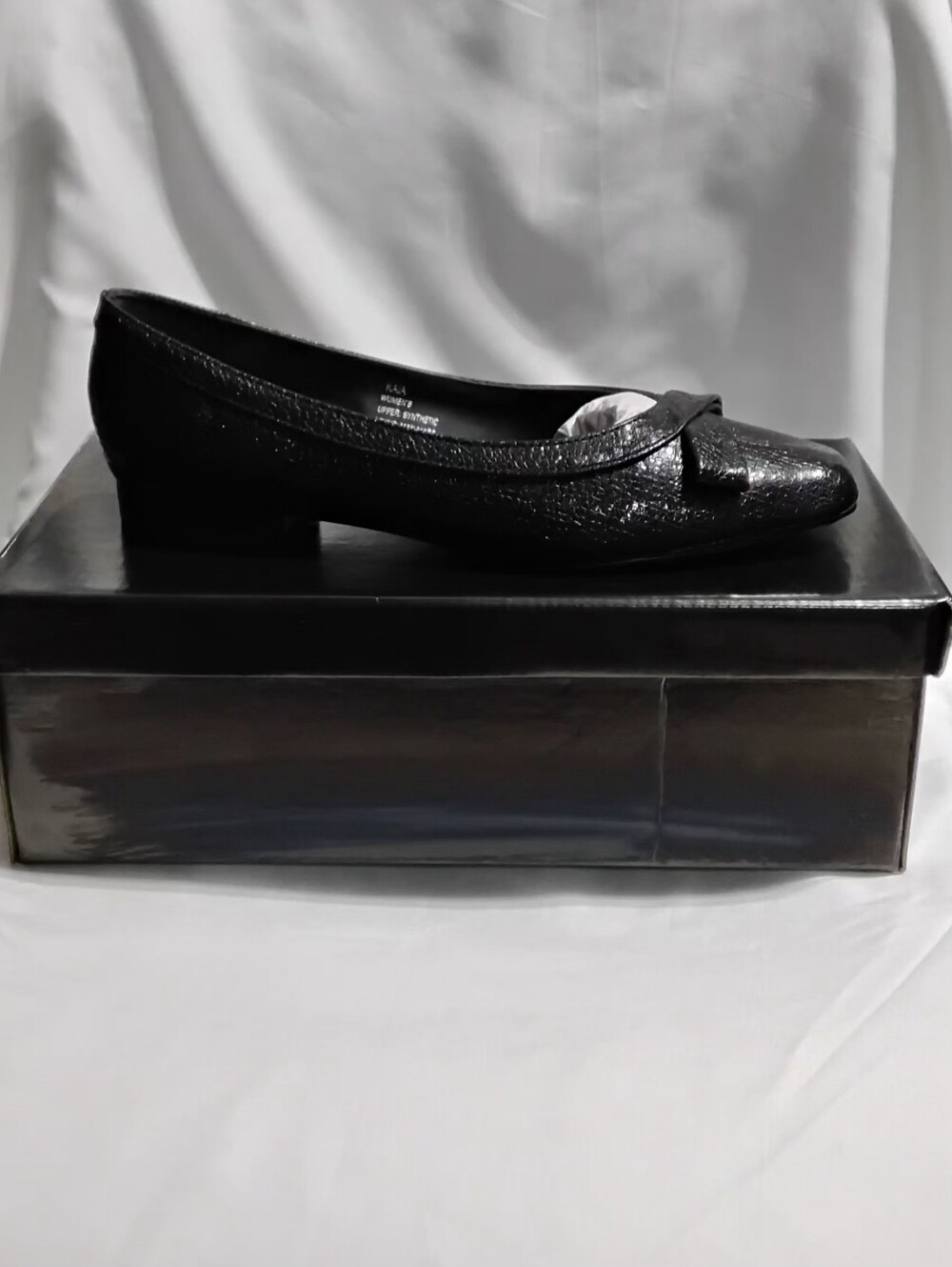 Saks Fifth Avenue Kia Womens Black Crackle Flats Size 6 1/2 B Shoes Block Heel